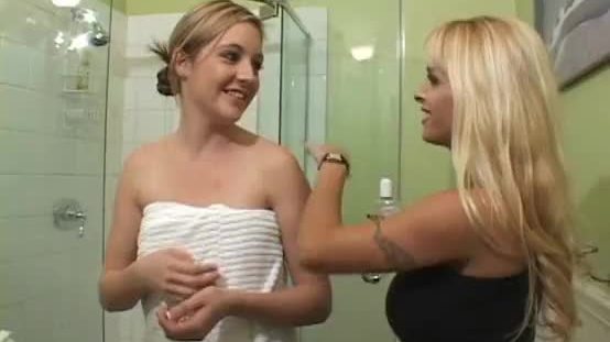A blonde milf is seduced by a pure scumbag