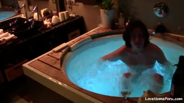 Hot tub pussysnacking